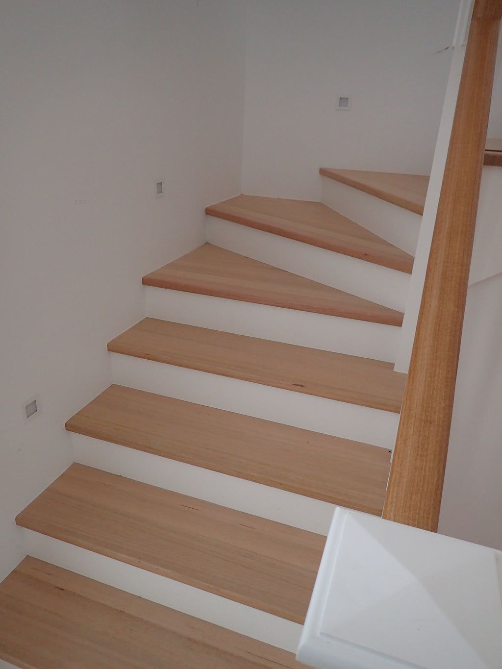 Paint Grade Sawtooth Stair 30mm String (pair)